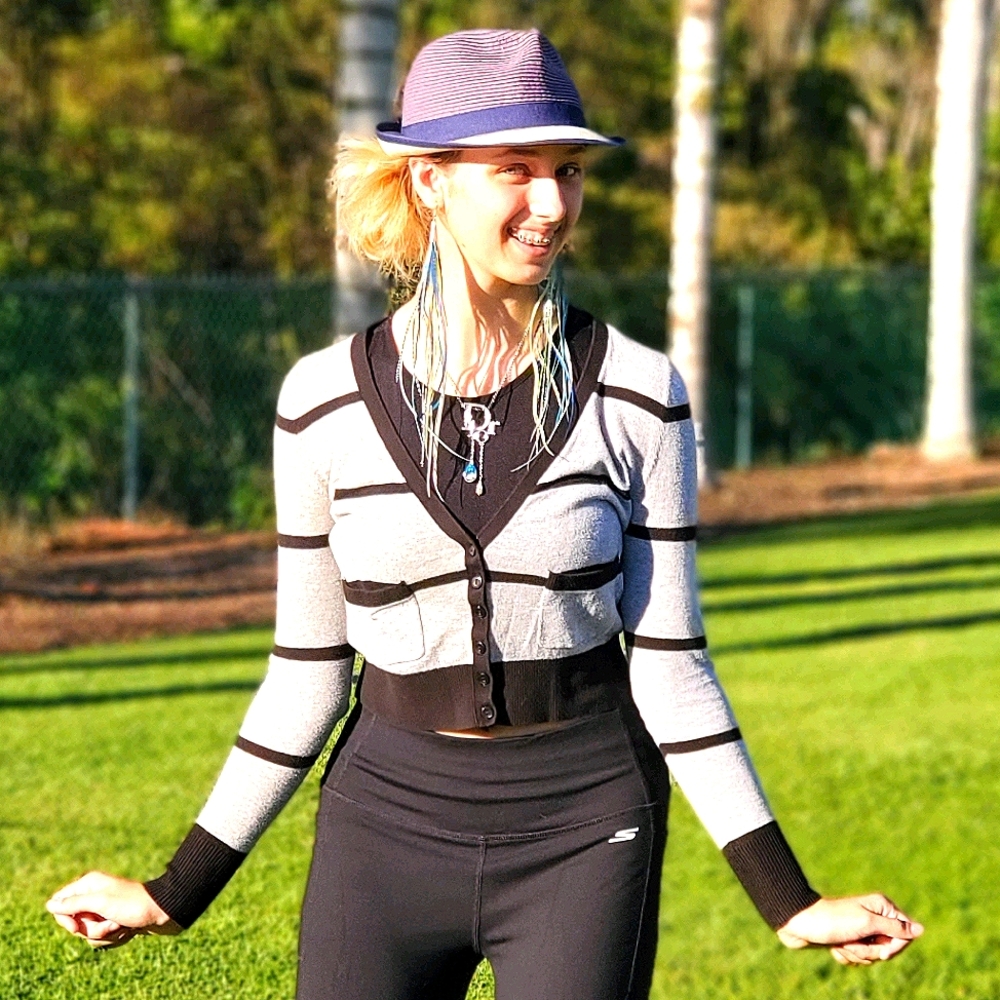 Victoria Secret V-Neck button up crop sweater, Sm - Picture 5 of 16